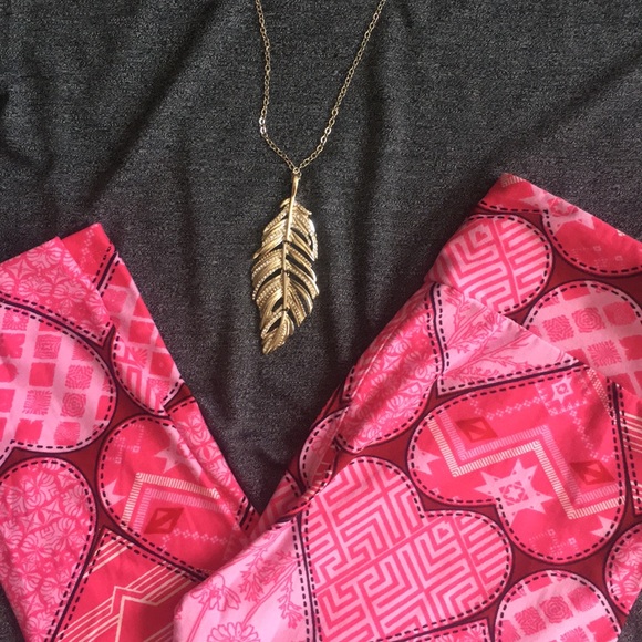 💕 LulaRoe Valentine’s OS Leggings 💕 - Picture 2 of 4